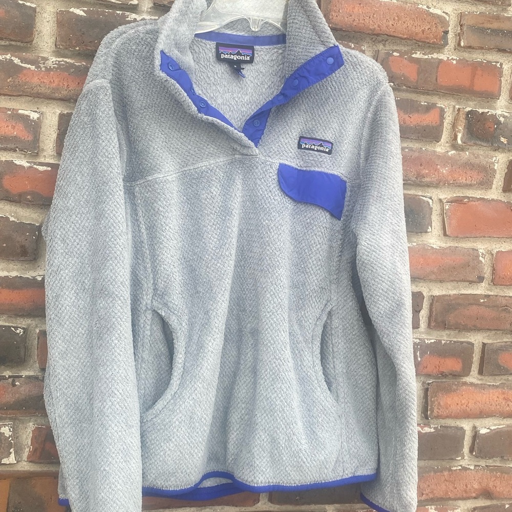 Patagonia Women’s Med Blue and Gray Fleece Pull Over